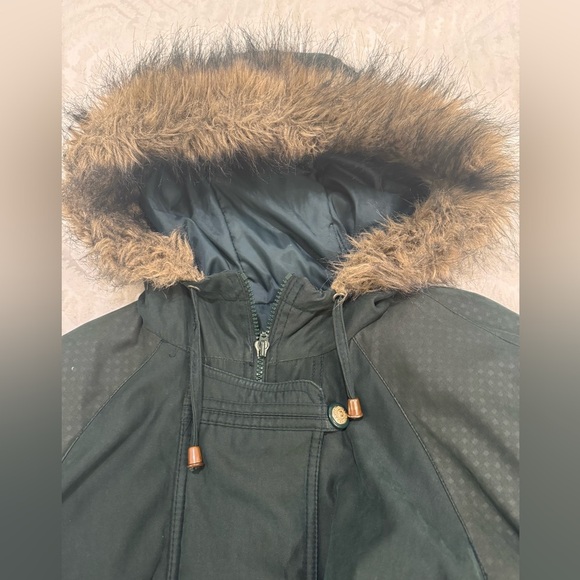 Vintage women’s Braetan faux fur hooded coat in green - Picture 3 of 12